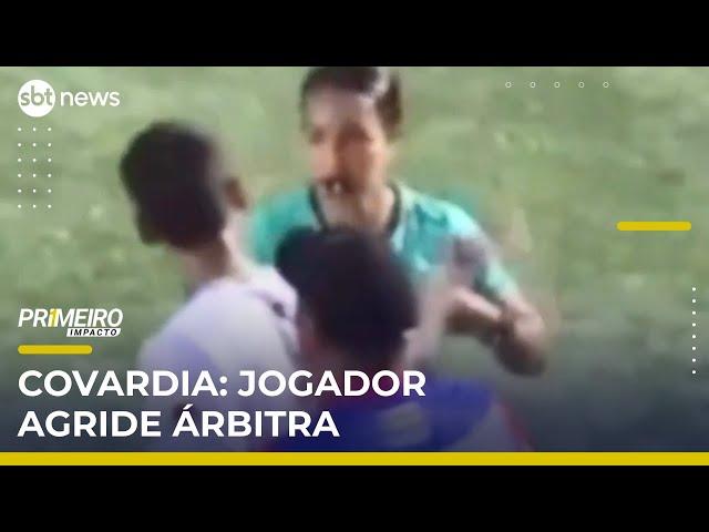 Árbitra leva tapa após expulsar jogador de futebol na 3ª divisão da Colômbia | #PrimeiroImpacto