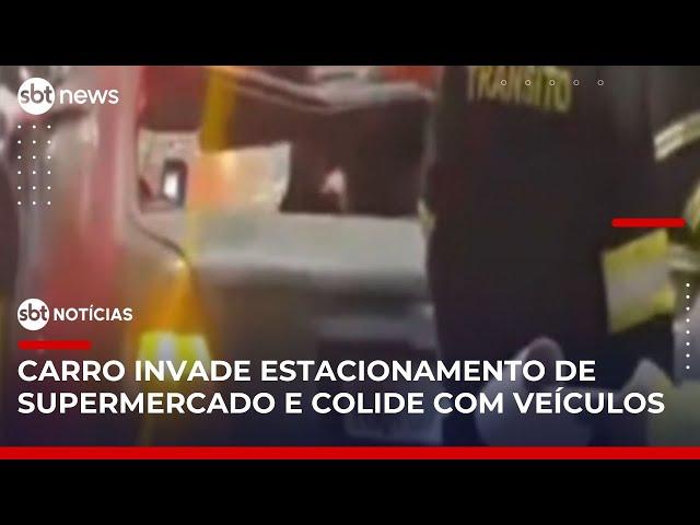 Motorista perde controle e invade estacionamento de mercado na Grande SP | #SBTNotícias