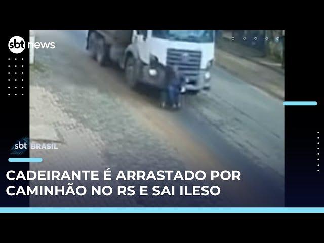 Homem cadeirante é arrastado por caminhão em estrada do RS e sai ileso | #SBTBrasil 