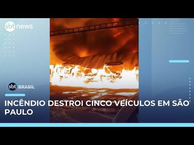 Incêndio em garagem de ônibus destrói veículos na grande São Paulo | SBT Brasil (23/05/25)