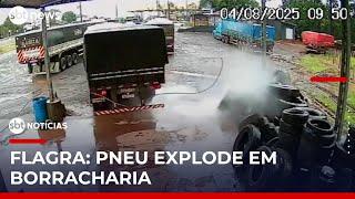 Pneu de caminhão explode e quase atinge homem no Paraná | #SBTNoticias