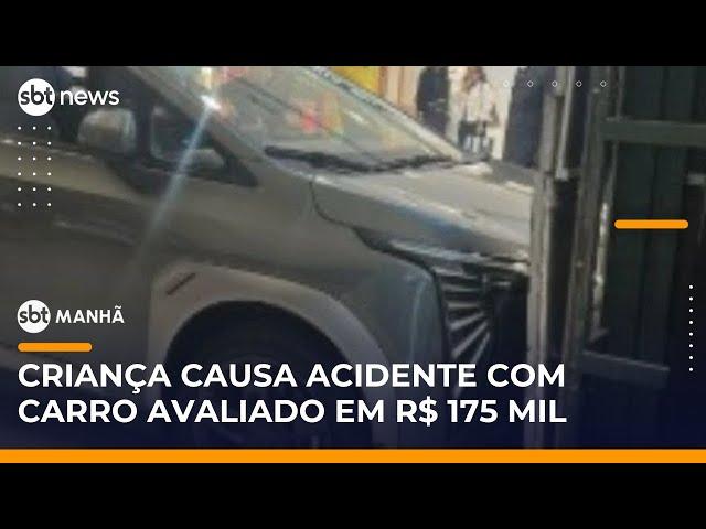 Criança liga e bate carro elétrico em exposição no Shopping Villa Lobos, em São Paulo | #SBTManhã