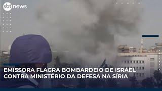 Emissora registra bombardeio israelense que atingiu Ministério da Defesa sírio | #SBTNews
