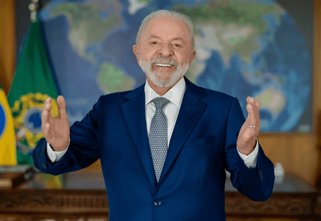 Justiça rejeita ações contra Lula e escola de samba por enredo sobre presidente