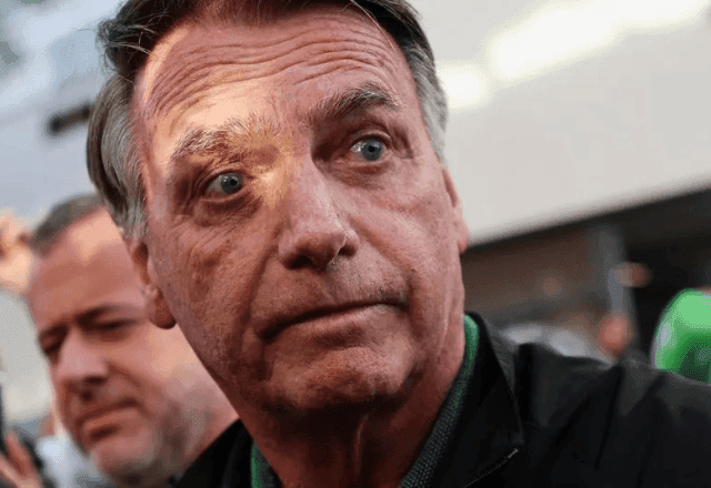 MP Militar pede ao STM expulsão e perda de patente de Jair Bolsonaro