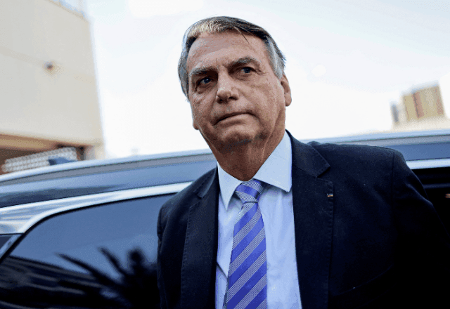Bolsonaro tem piora da função renal e segue sem previsão de alta da UTI, diz boletim médico