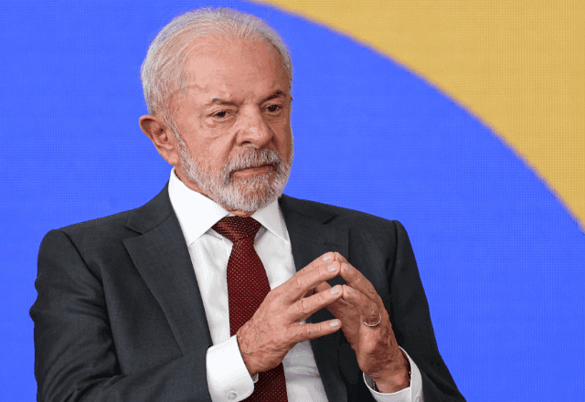 Lula se recusa a comentar relação entre Flávio Bolsonaro e Vorcaro: “É um caso de polícia, não é meu”