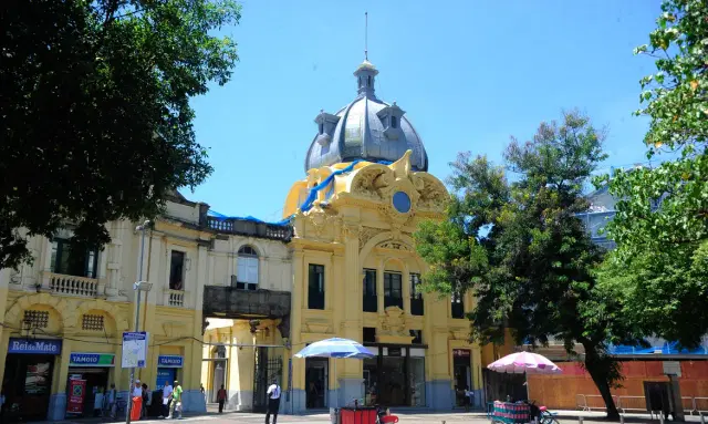 Estação das barcas no Rio é rebatizada em homenagem a Silvio Santos