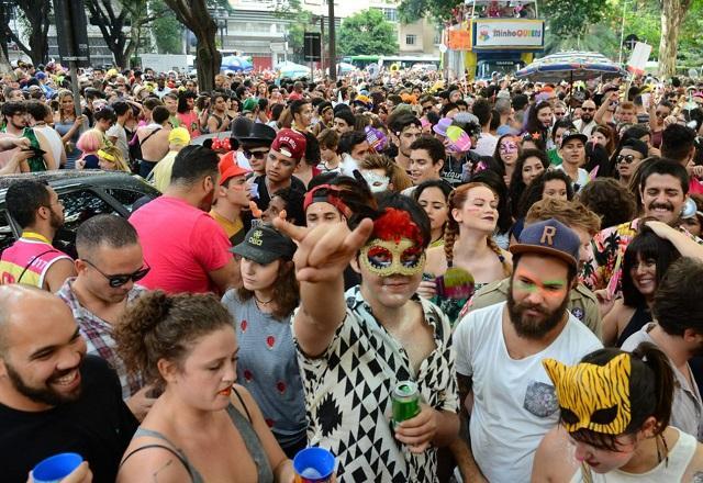 80% das mulheres temem assédio durante o carnaval  e quase metade já foi vítima