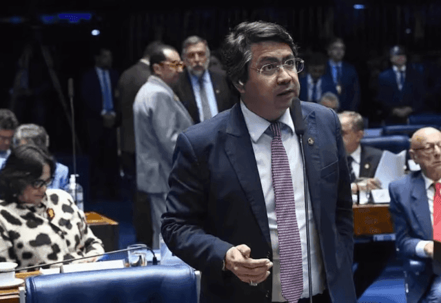 Senador é flagrado dirigindo com CNH vencida, ameaça PMs e tenta escapar de abordagem em SP