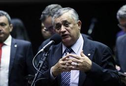 Imagem da notícia José Guimarães fala ao microfone (Bruno Spada/Câmara dos Deputados)