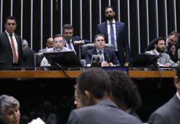 Imagem da notícia Sessão no Plenário da Câmara que negou cassação de Zambelli | Kayo Magalhães/Câmara dos Deputados