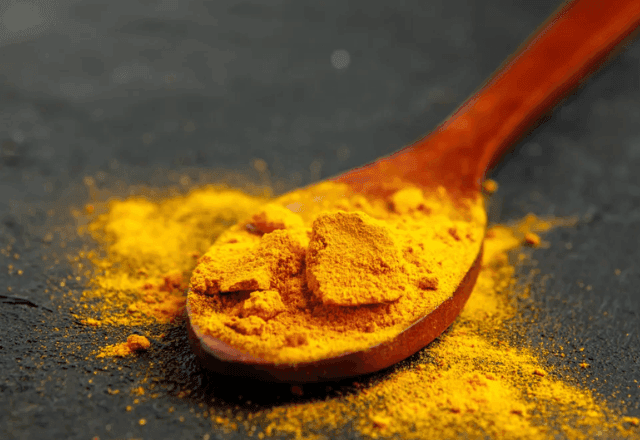 Suplementos com cúrcuma podem causar danos ao fígado, alerta Anvisa