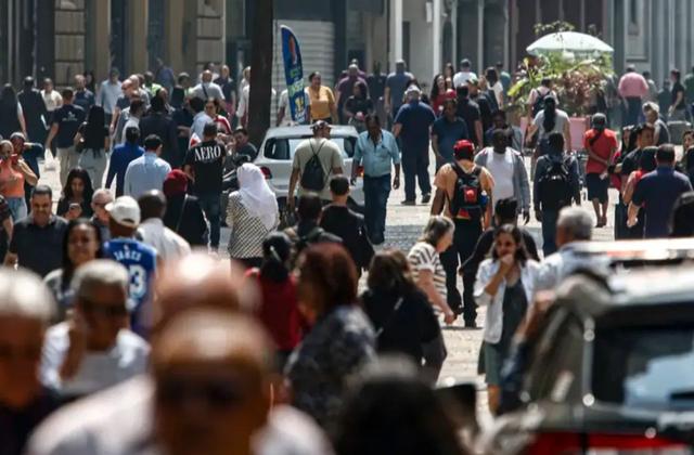 Desemprego entre pretos é 55% maior que entre brancos, diz IBGE
