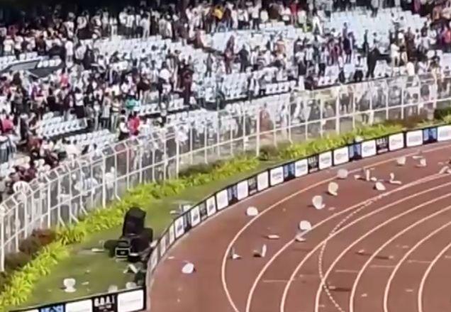 Fãs de Messi se revoltam e vandalizam estádio na Índia após rápida aparição do jogador