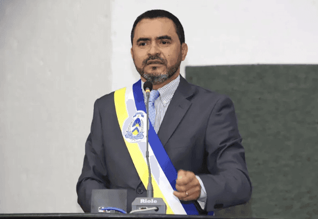 Após determinação do STJ, governador do Tocantins é afastado do cargo em operação da PF