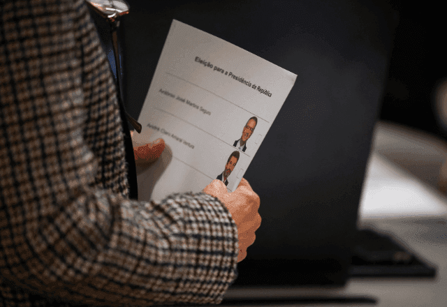 Portugal realiza 2º turno da eleição presidencial, com socialista favorito para vencer