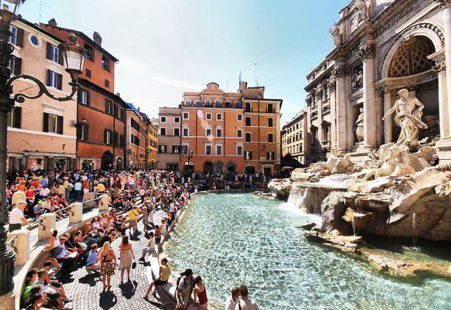 Roma passa a cobrar taxa de turistas para visitar Fontana di Trevi