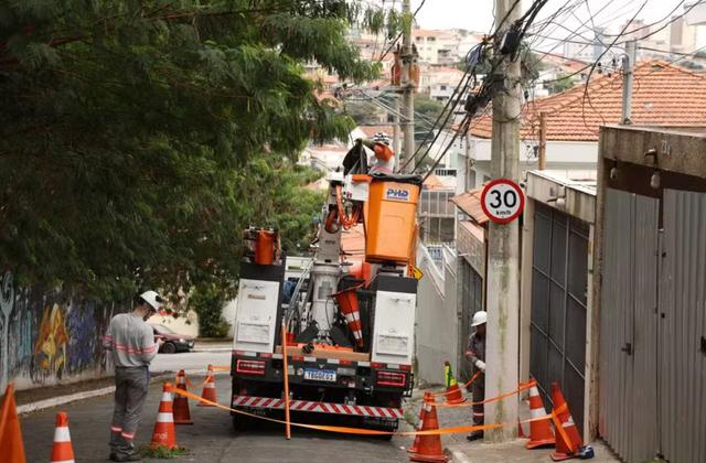 Funcionários de empresa parceira da Enel são suspeitos de cobrar propina para religar energia em condomínio de Diadema (SP)