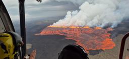 imagem da notícia Vulcão entra em erupção na Islândia pela 12ª vez desde 2021; acompanhe ao vivo