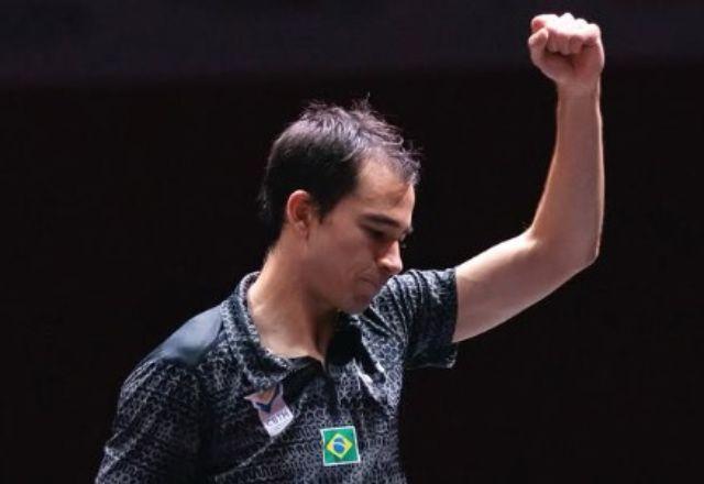Hugo Calderano vence chinês e vai disputar final histórica no mundial de tênis de mesa