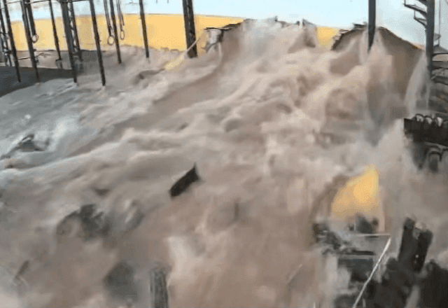 Tempestade provoca alagamentos em São Paulo; capital foi colocada em estado de atenção