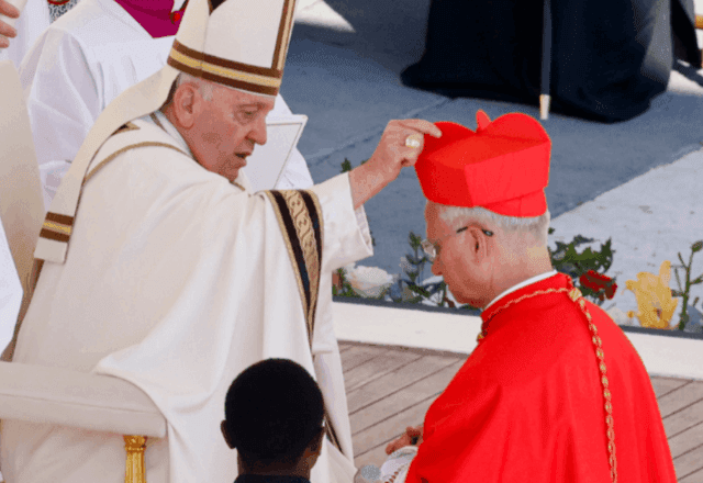 SBT News ao vivo: moderado, novo papa Leão XIV deve dar continuidade ao legado social de Francisco