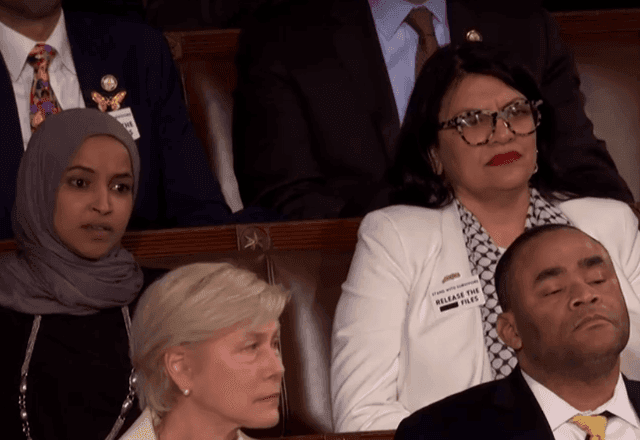 Democrata Ilhan Omar chama Trump de "assassino" durante discurso do Estado da União