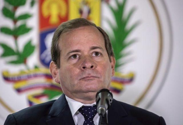 Venezuela transferirá político da oposição recém-libertado para prisão domiciliar