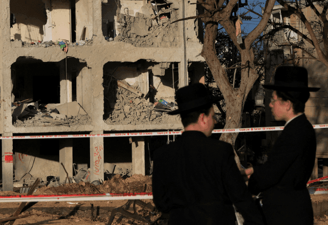 Irã ameaça fechar "totalmente" Estreito de Ormuz e atingir vizinhos do Golfo se Trump atacar instalações energéticas