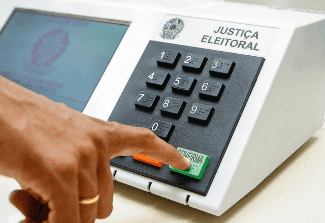 Avanço da inteligência artificial impõe novos desafios às eleições de 2026
