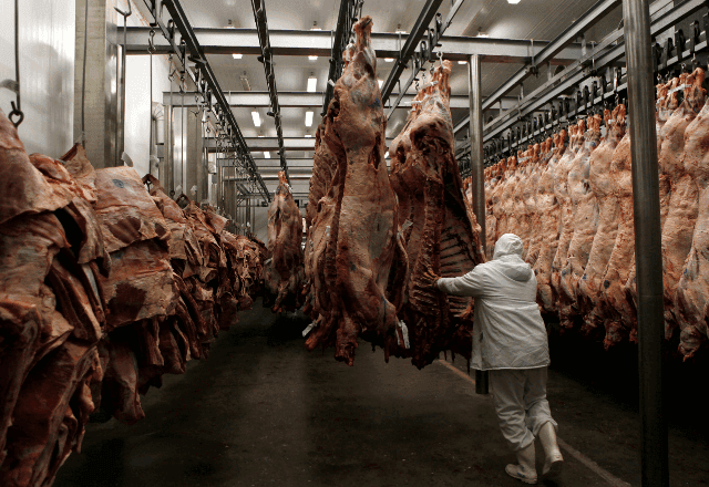 Novos embarques de carne bovina do Brasil aos EUA estão "sob análise" por frigoríficos, diz associação