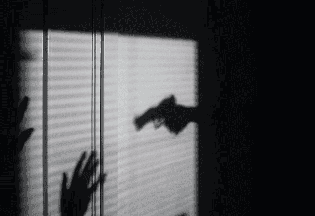 Quase metade dos brasileiros cita crime e violência como principal preocupação; corrupção aparece em 2º lugar