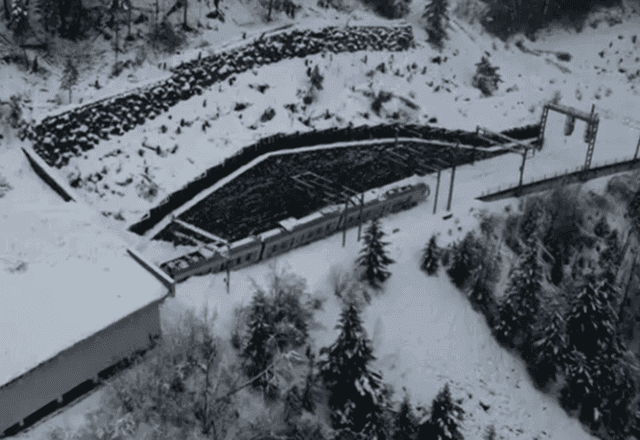 Trem descarrila na Suíça e deixa 5 feridos