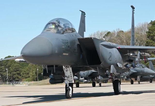 Tripulante de caça dos EUA abatido no Irã é resgatado, dizem autoridades