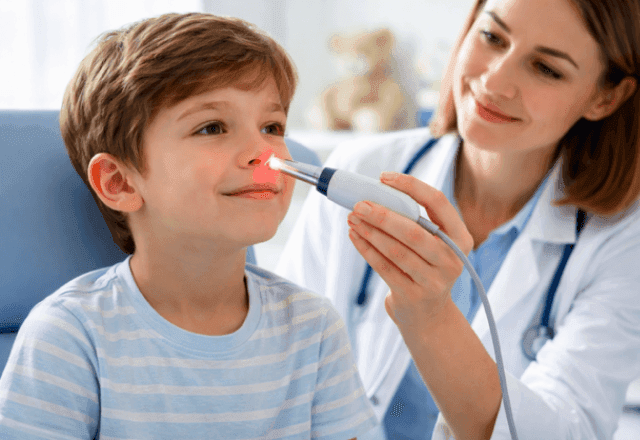 Laser de baixa potência usado no tratamento de rinite alérgica infantil | Reprodução/Brazil Health