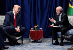 Imagem da notícia Trump e Lula durante reunião em Kuala Lumpur, na Malásia, em outubro de 2025 | Reuters/Evelyn Hockstein