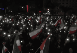 Imagem da notícia Milhares de pessoas participaram, neste domingo (1º), de uma vigília | Foto: Reuters