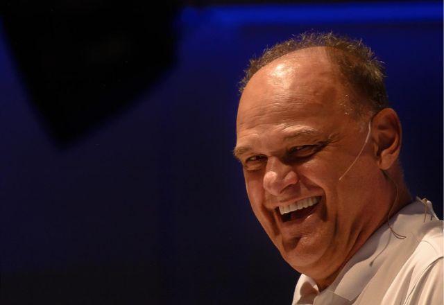 Lula, Flávio Bolsonaro e autoridades lamentam morte de Oscar Schmidt