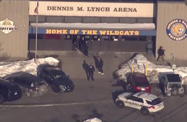 Ataque a tiros em pista de hóquei deixa dois mortos e três feridos nos EUA