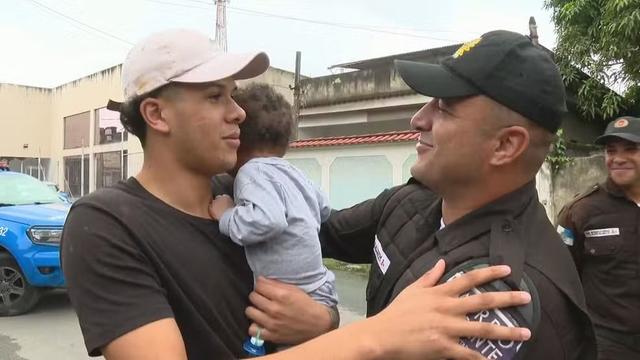 Policial reconhecido após salvar bebê morre em acidente durante perseguição no RJ