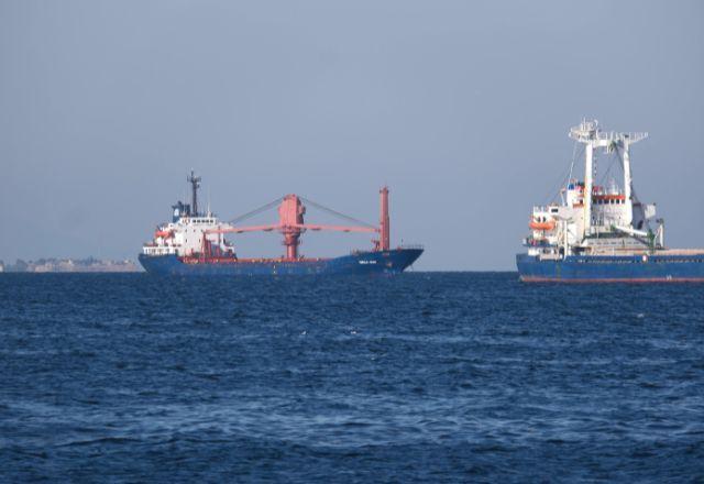 Risco de fechamento de estreito de Ormuz faz preço do petróleo subir