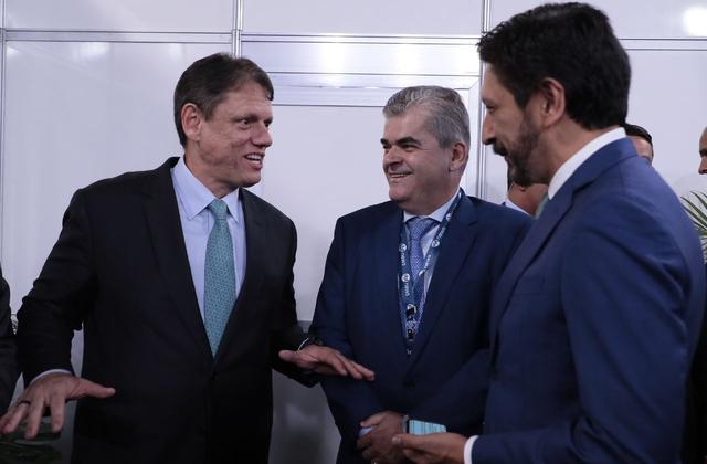 Tarcísio de Freitas destaca papel do jornalismo sério na formação da opinião pública