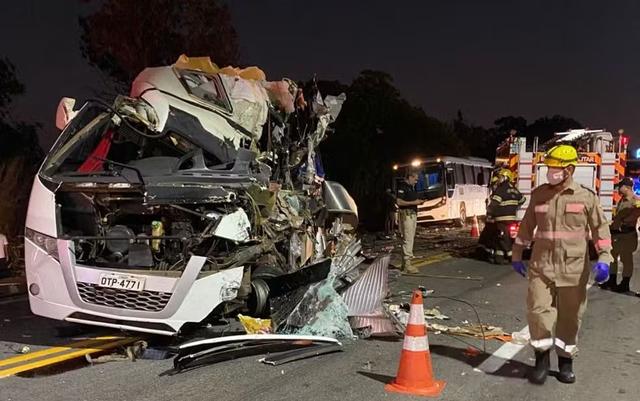 Acidente com ônibus da UFPA: Lula, governadores e movimento estudantil lamentam mortes