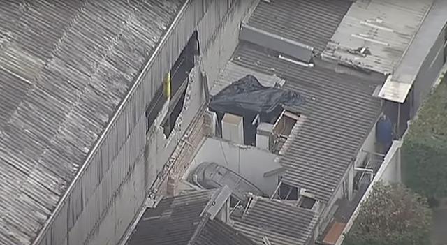 VÍDEO: carro que estava em garagem cai sobre casa no centro de São Paulo