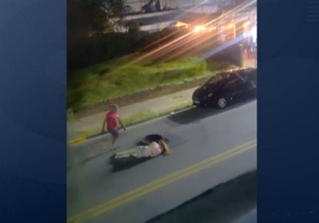 Mulher é atacada com tacho de ferro por amigo após recusar relacionamento