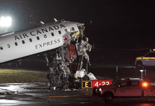 "Pare, pare, pare": áudio registra alerta a caminhão antes de colisão com avião da Air Canada em Nova York