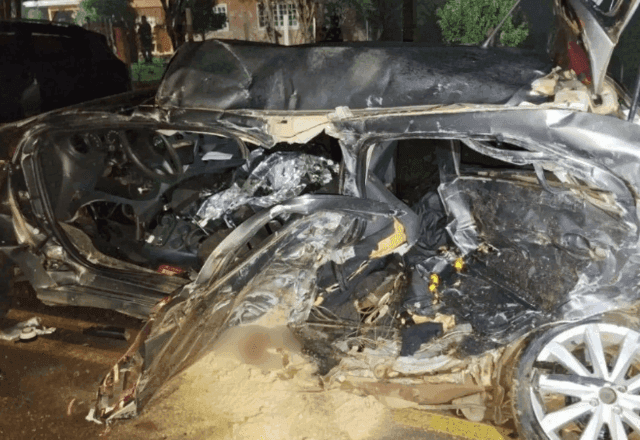 Acidente entre quatro carros mata cinco pessoas, entre elas duas crianças, em rodovia de SC