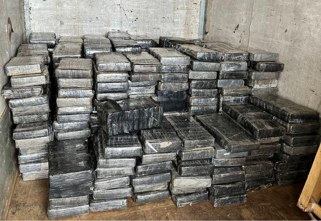 Polícia apreende mais de 3 toneladas de maconha em caminhão na Rodovia Raposo Tavares 