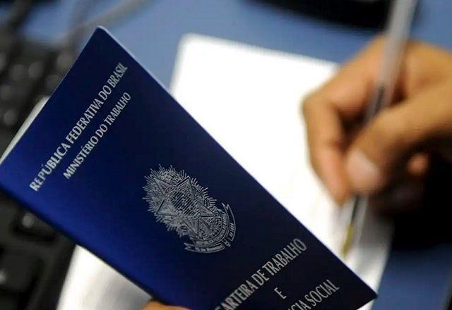 Emprego formal para estrangeiros avança e bate recorde no Brasil